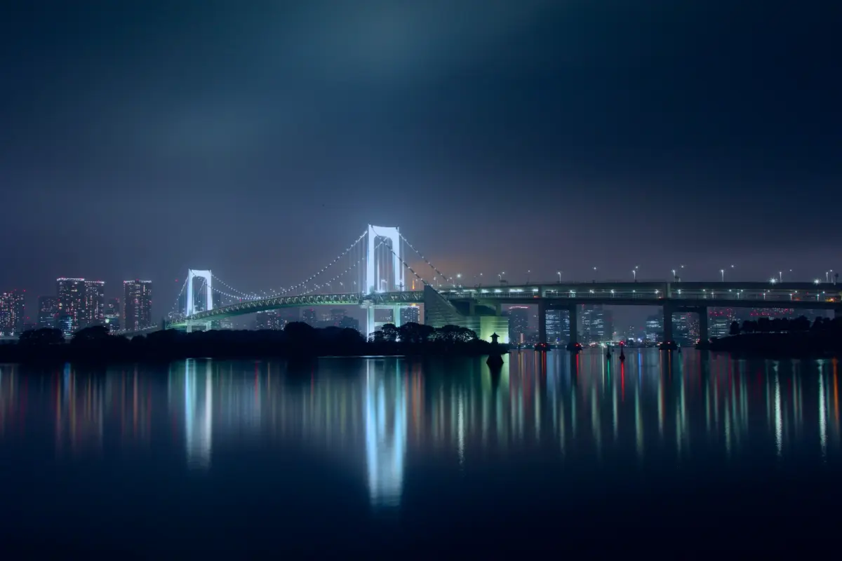 nihon-graphy-XHRVrLYTBBs-unsplash Tokyo tourist attractions – Rainbow Bridge from Odaiba Seaside Park