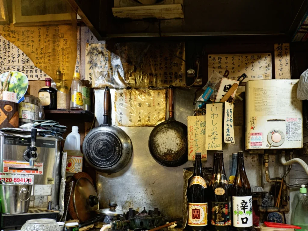 kaori-kubota-evKJL7JsEzY-unsplash Inside a traditional Japanese izakaya where solo travelers often eat and drink alone