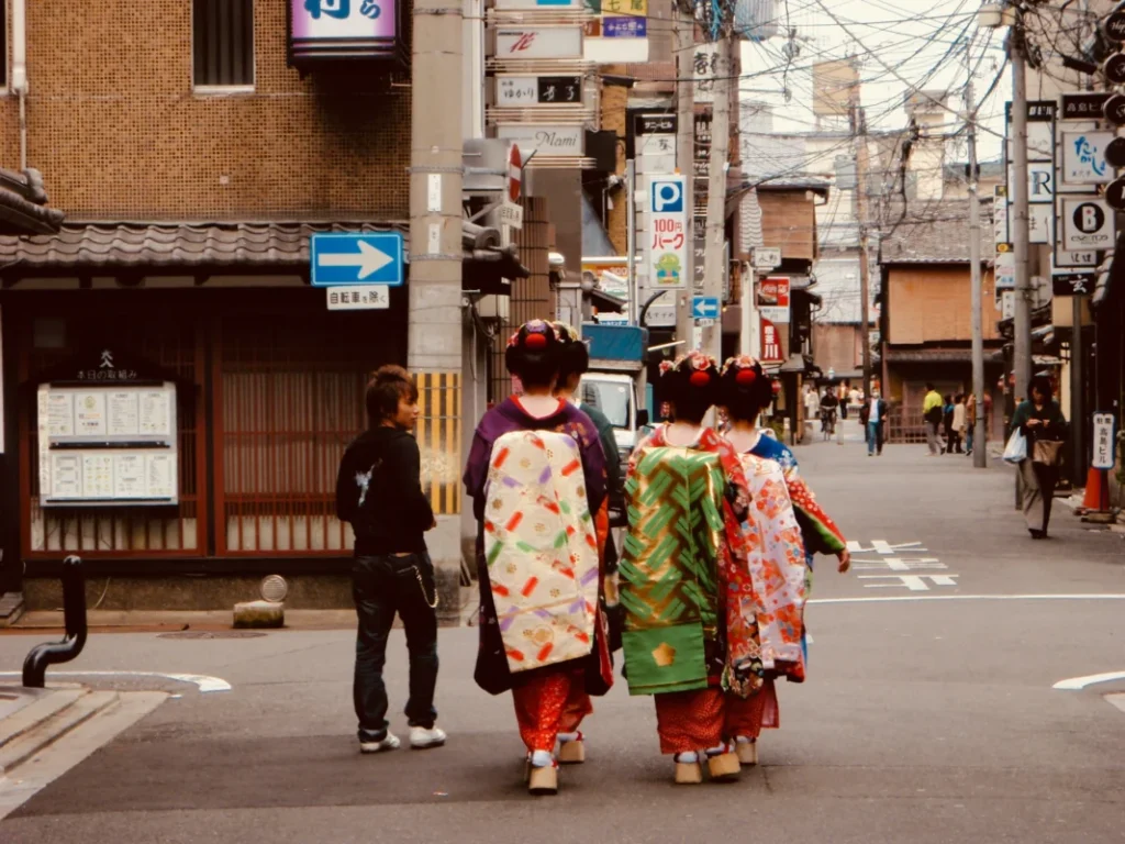 kate-branch-b4Ih7X4T7QM-unsplash Traditional Kyoto street scene showing everyday life in Japan seen by solo travelers