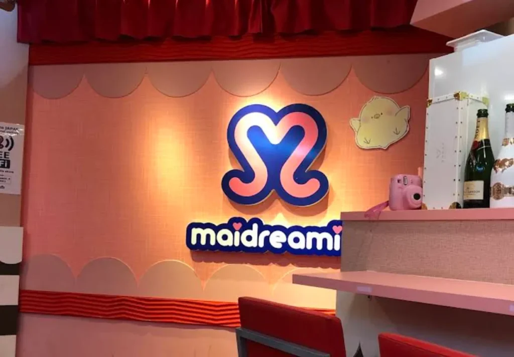 スクリーンショット 2026-01-23 22.07.33 Interior of maidreamin, a popular Japanese maid cafe chain