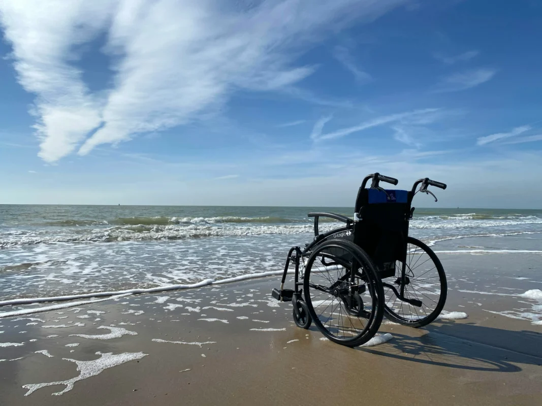 hans-moerman-rEOVfkfleok-unsplash Wheelchair on a beach representing accessible travel experiences in Japan