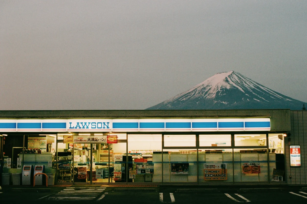 daily life in Japan convenience store no tipping culture Japan service