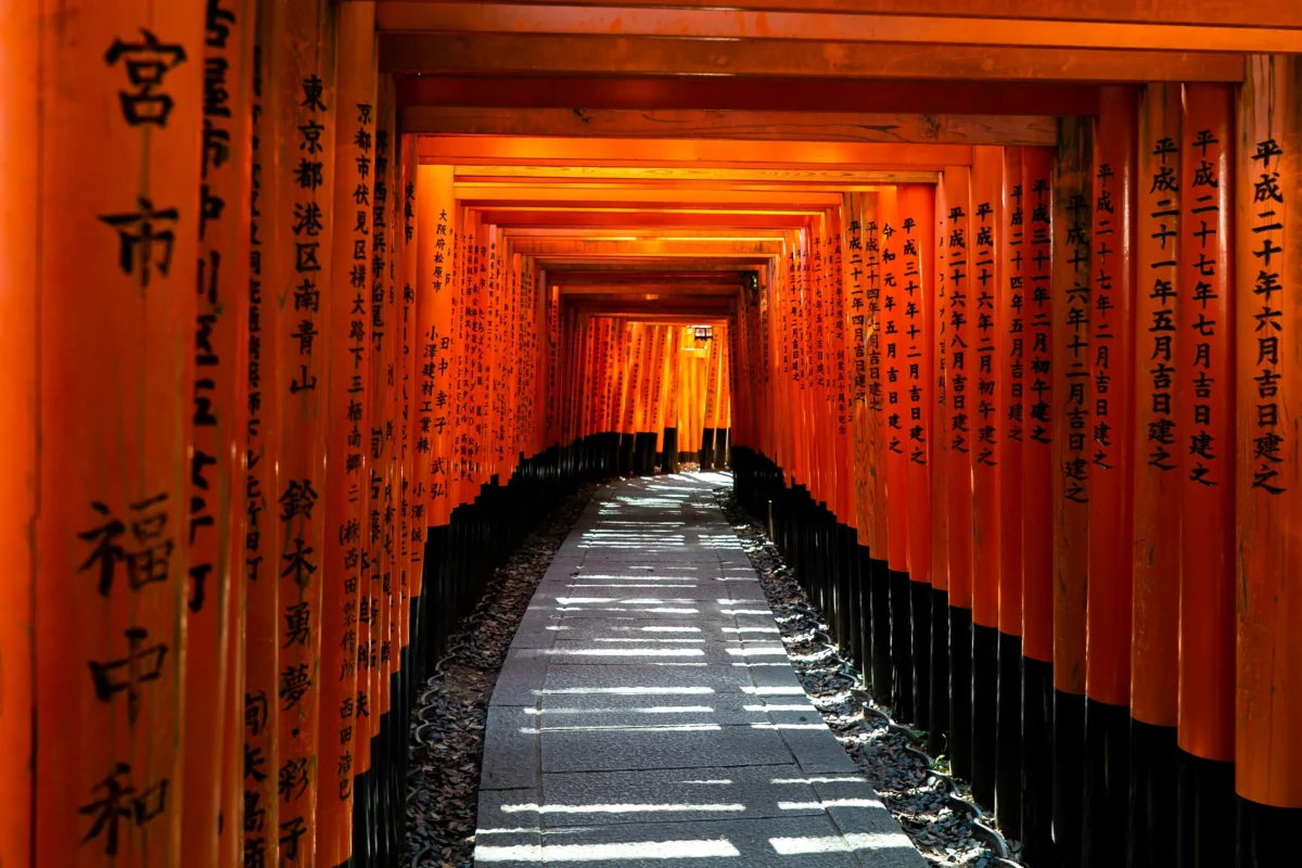 david-emrich-EJvGBYjrwEA-unsplash (1) Red torii gates at Fushimi Inari Shrine in Kyoto, Japan