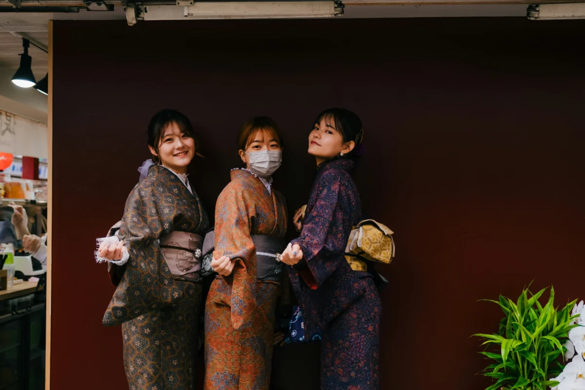 micah-camper-vF3m0C5EaVQ-unsplash Three women wearing kimono and posing together in Japan