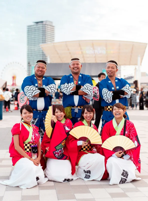 rokas-skeivys-lFcQGSrkENY-unsplash Japanese festival performers smiling in traditional clothing, representing local festivals and unique experiences with a local guide in Japan