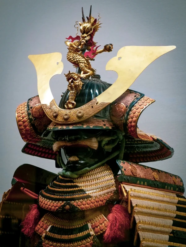 susann-schuster-nxBfBDDqjjc-unsplash Traditional samurai armor and helmet displayed in Japan