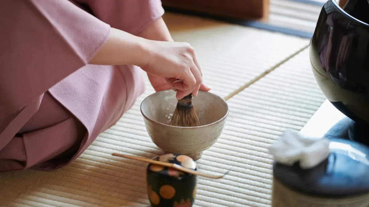 名称未設定のデザイン (1) Tea teacher preparing matcha in a traditional tatami room in Tokyo
