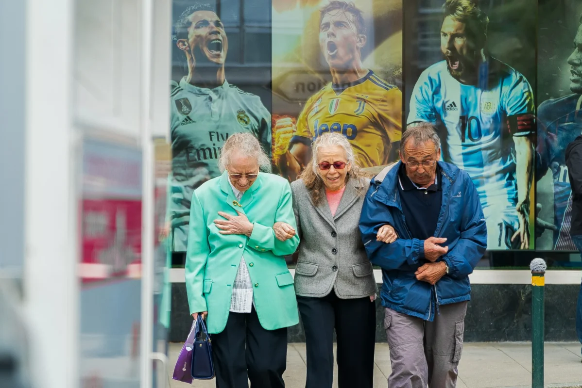 philippe-leone-Y5VBtBgswLQ-unsplash Senior travelers walking together during a city sightseeing trip