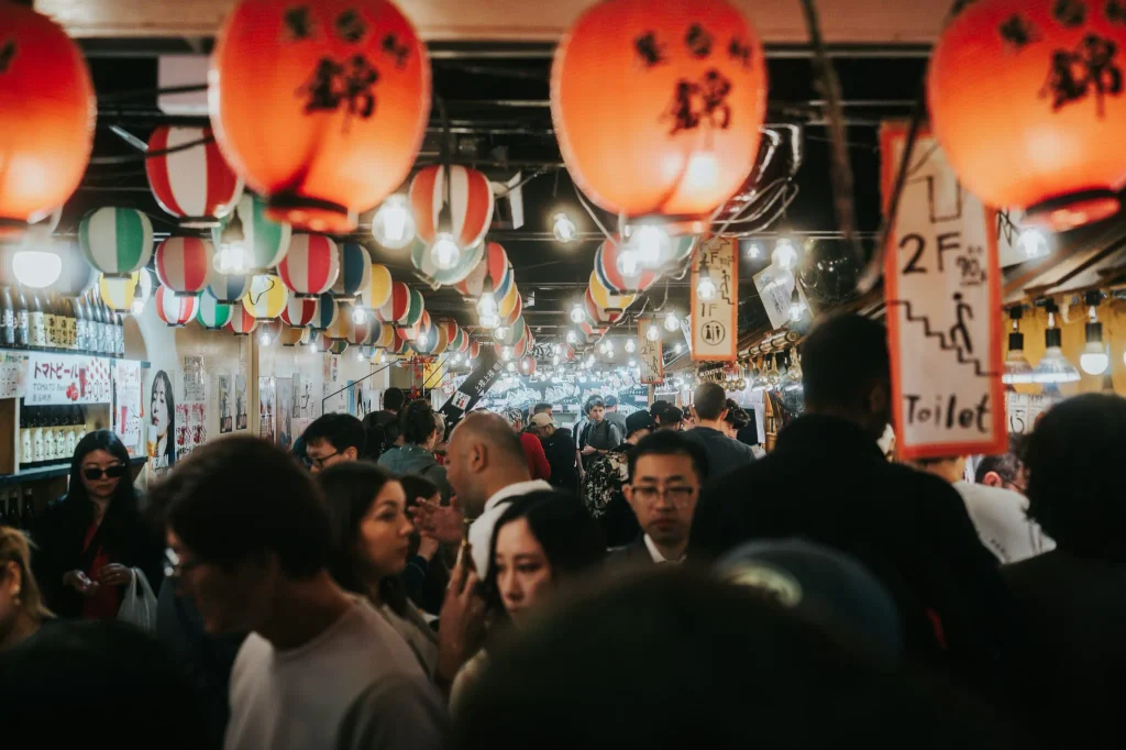 dex-ezekiel-HTMBgPvKbMk-unsplash Crowded Nishiki Market in Kyoto with visitors exploring food stalls