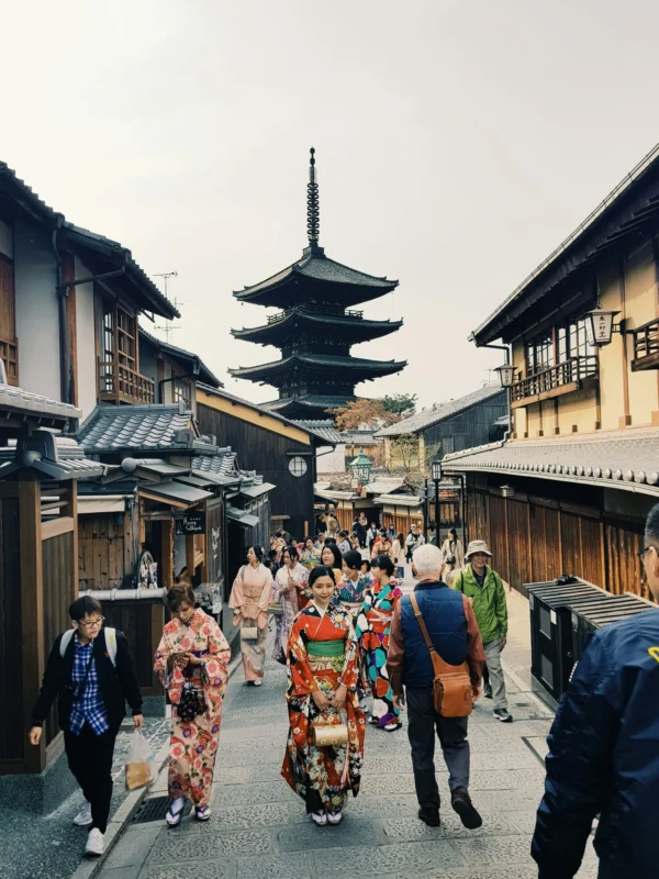 kevin-anggrek-eX1bJjGaVCI-unsplash People in kimono walking through the historic streets of Kyoto