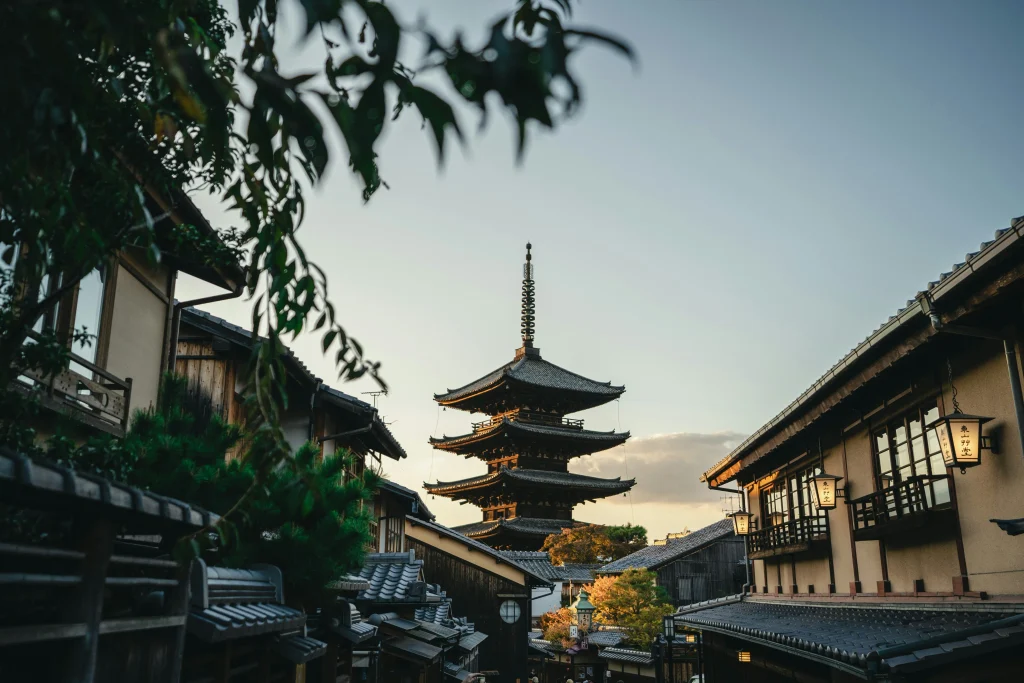 leo-bayard-RvFpCWrMuts-unsplash Historic Kyoto streets and Yasaka Pagoda on a private Japan tour