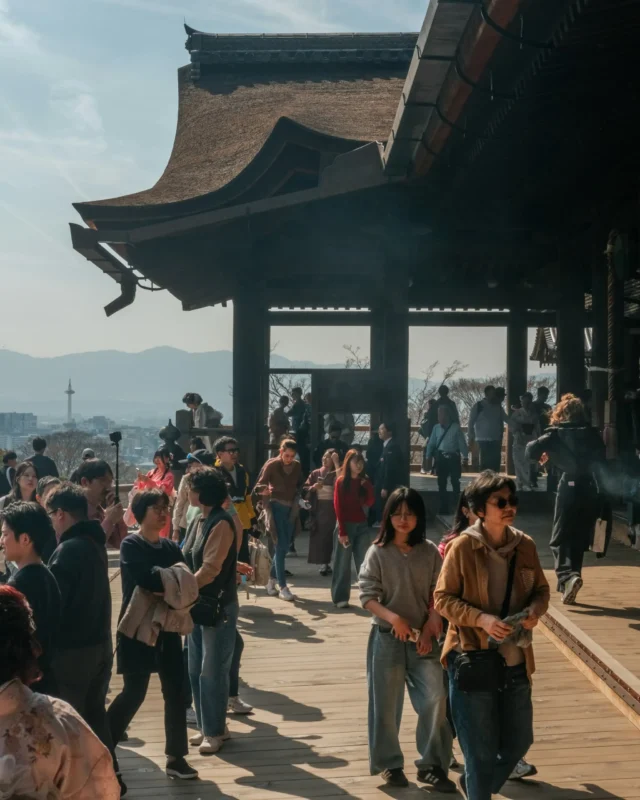 lim-eng-q-Hdsoc1KNk-unsplash Visitors exploring Kiyomizu-dera temple in Kyoto