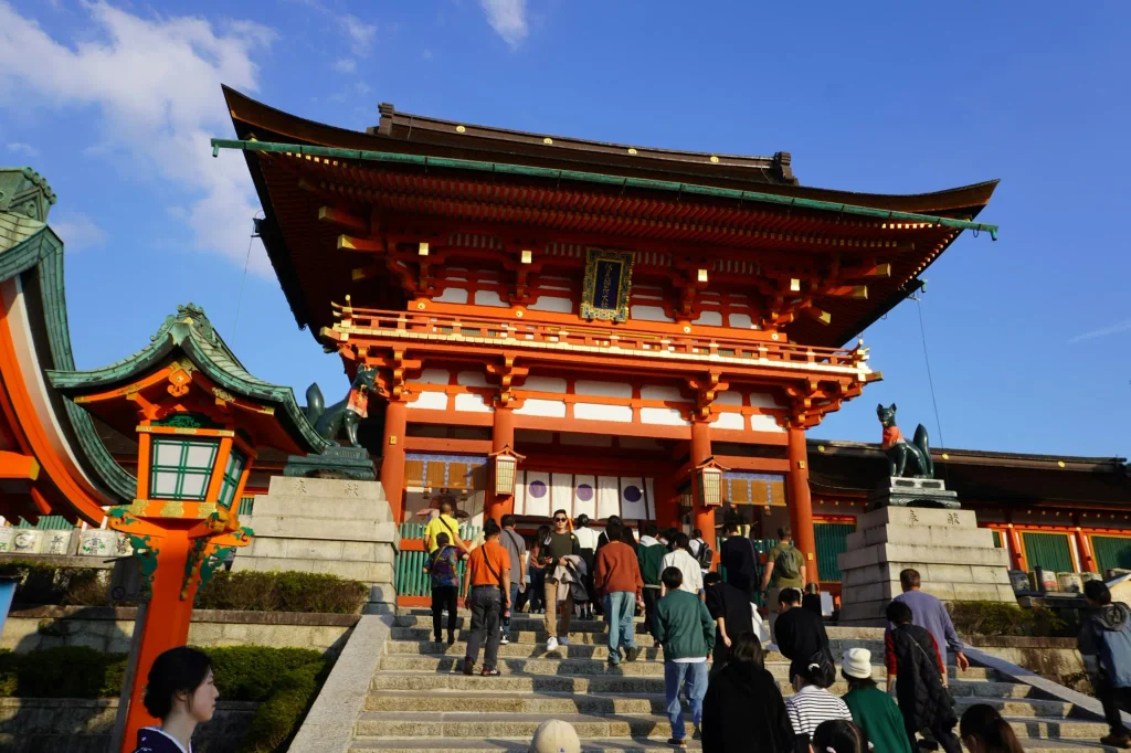 sweeney-gregory-WFgGfOHR6-Y-unsplash Visitors entering Fushimi Inari Shrine in Kyoto