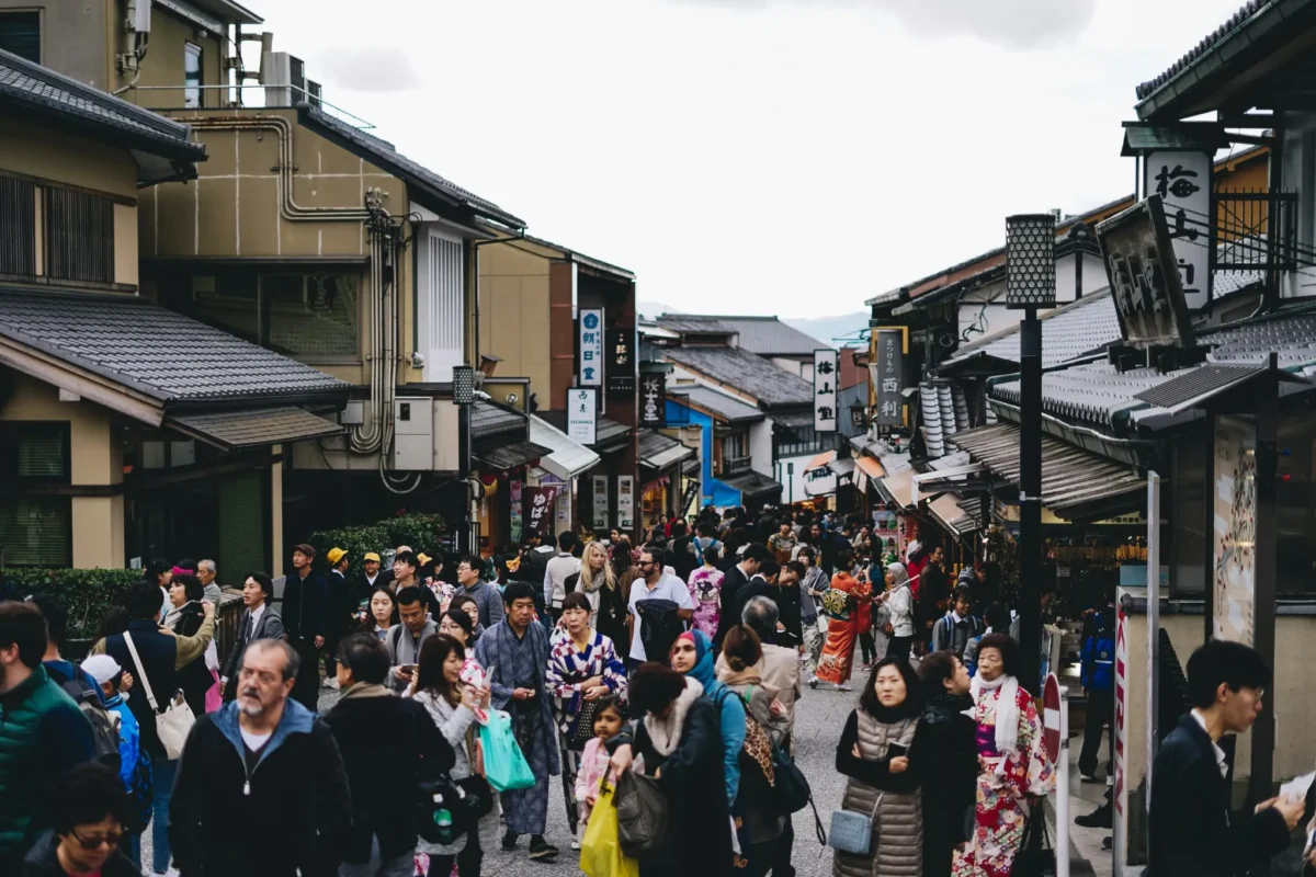 tiplada-m-VLiDOqFtfCA-unsplash Crowded street in Kyoto with visitors walking through a sightseeing area